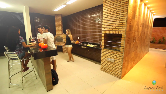 Deck com Churrasqueira e Forno de Pizza